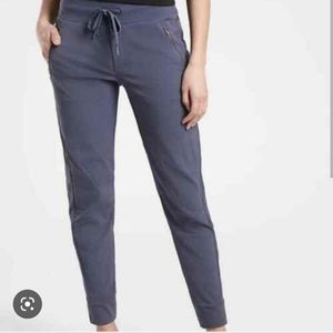 Athleta Trekkie North Jogger - size 0